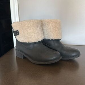 Ugg leather boot